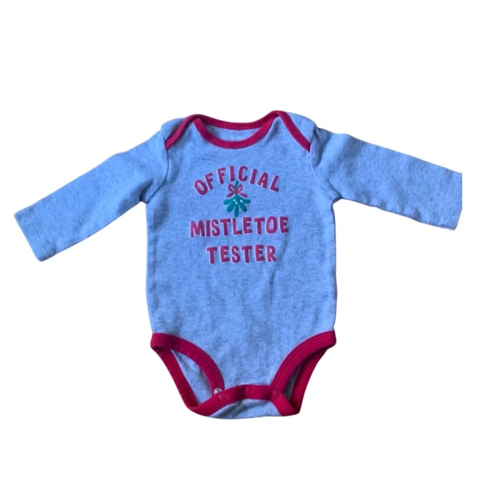 Carter’s Christmas Baby Onesie original Mistletoe Kisser Size 6 months - Picture 2 of 9